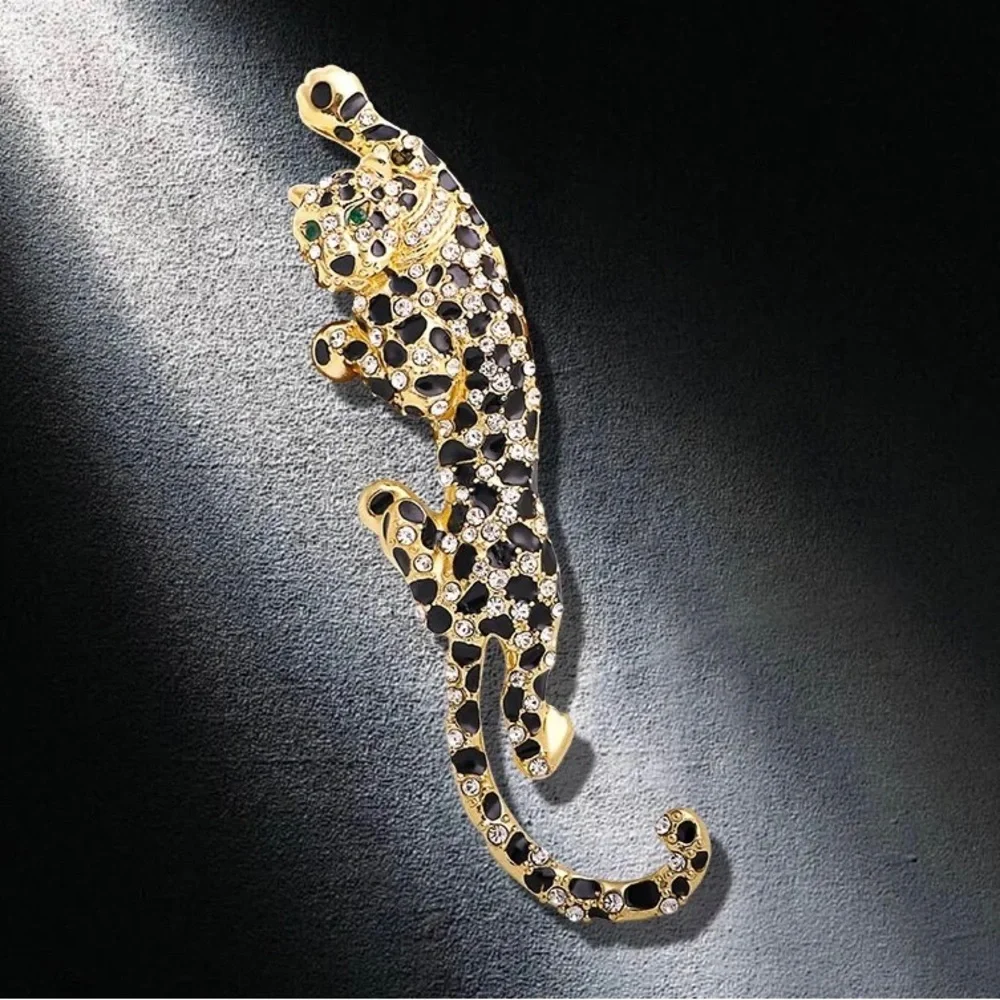 GOLD RHINESTONE LEOPARD 🐆 PIN / BROOCH / PENDANT
